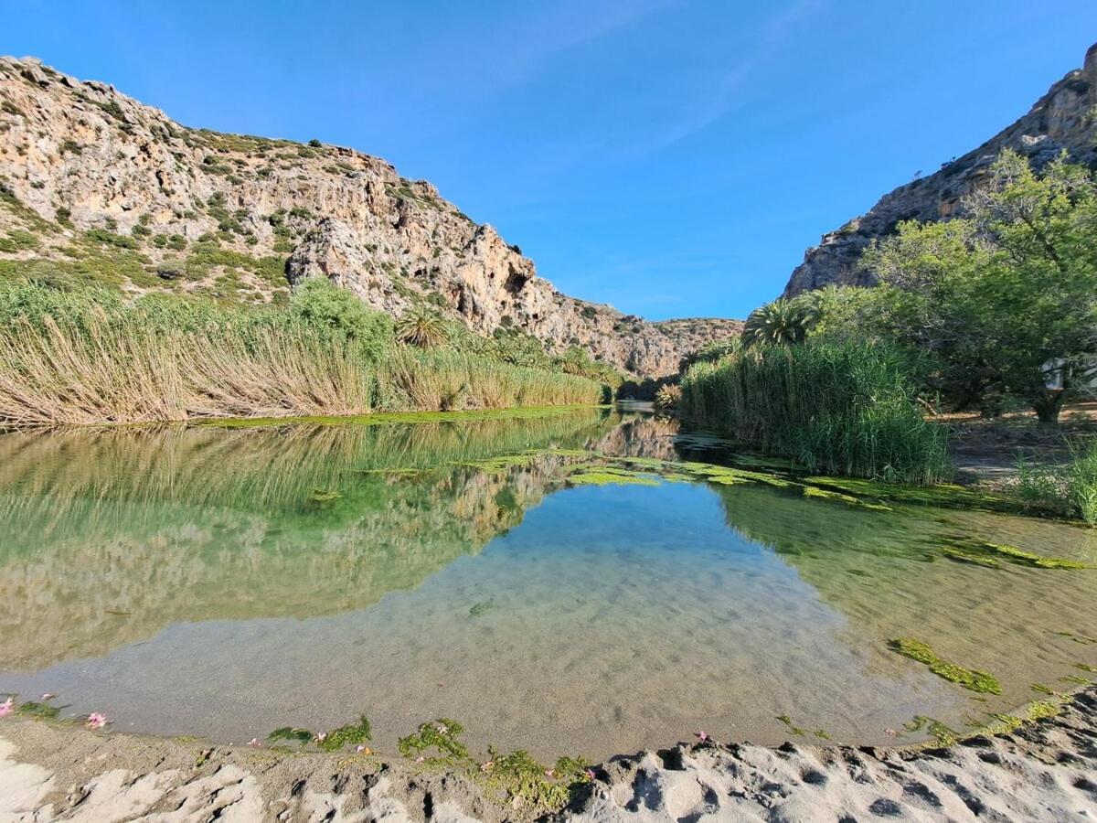 Varsamos Yiannioú Buitenkant foto