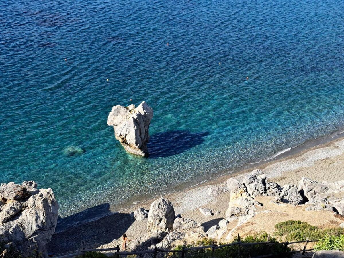 Varsamos Yiannioú Buitenkant foto